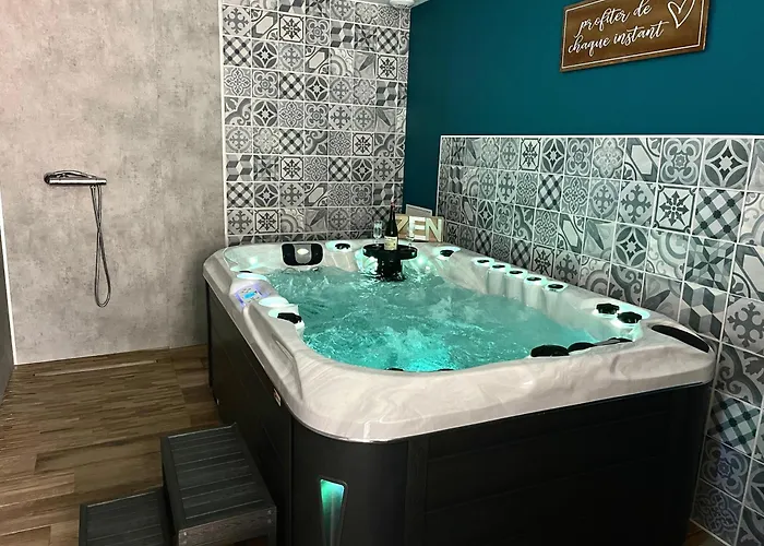 Jacuzzi A La Cavalerie De Апартаменты Montchaton